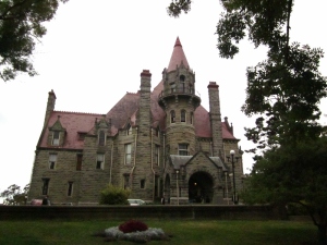 Modern-day entrance to Craigdarroch Castle, Victoria BC. Photo by P. Rickrode September 2014.